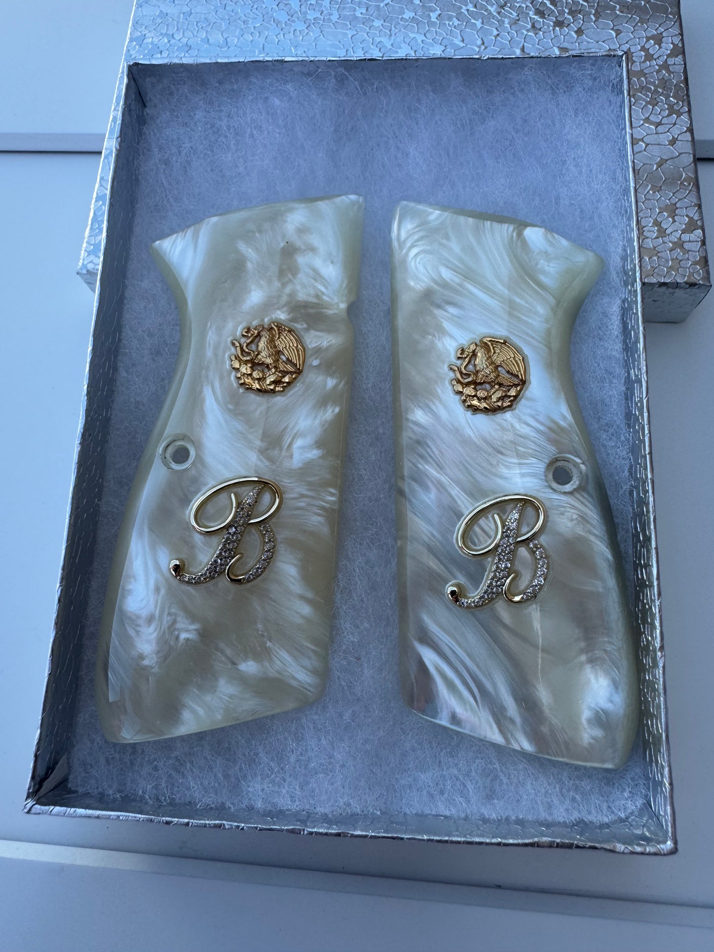 Browning Hi-Power 9mm – Custom Engraved Pearlite Grips (Mexican Eagle & “B” Letter)