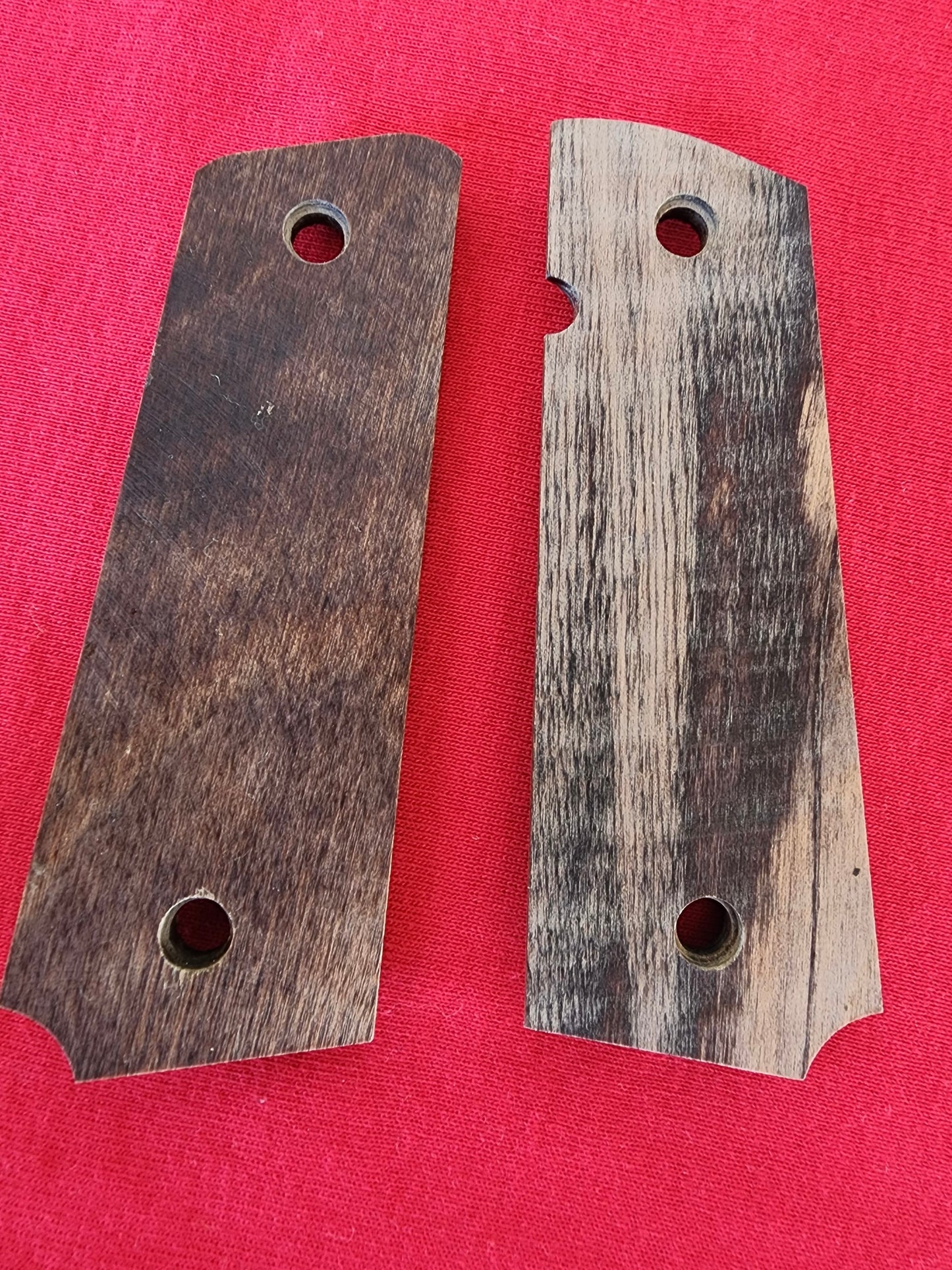 Custom 1911 Full Size Walnut Wood Grips – Scroll Engraving with Gold Plated 24k Rooster Inlay – Government & Commander Compatible