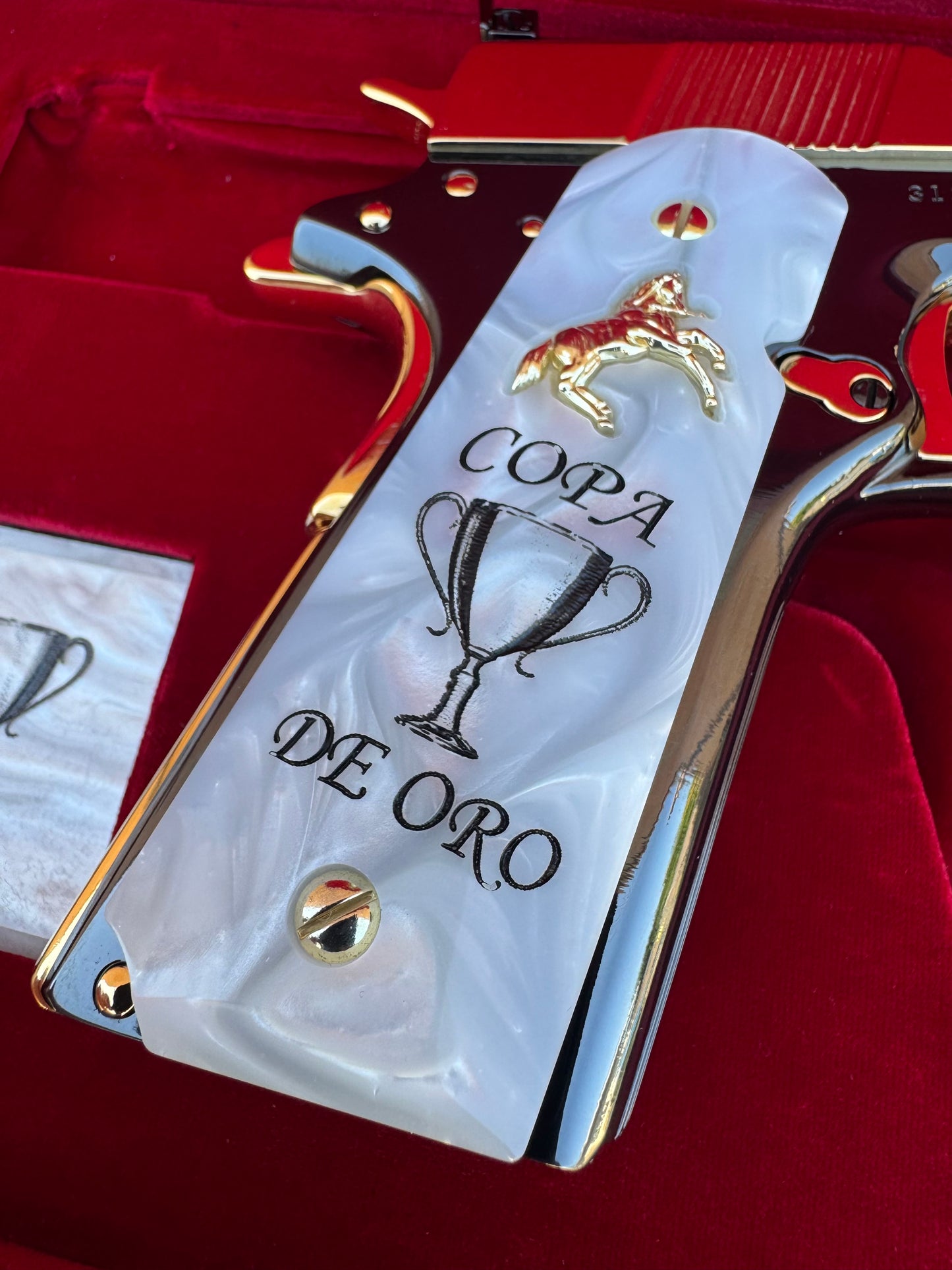 1911 Colt Copa De Oro Horse Grips Pearl (.45 ACP / .38 Super)