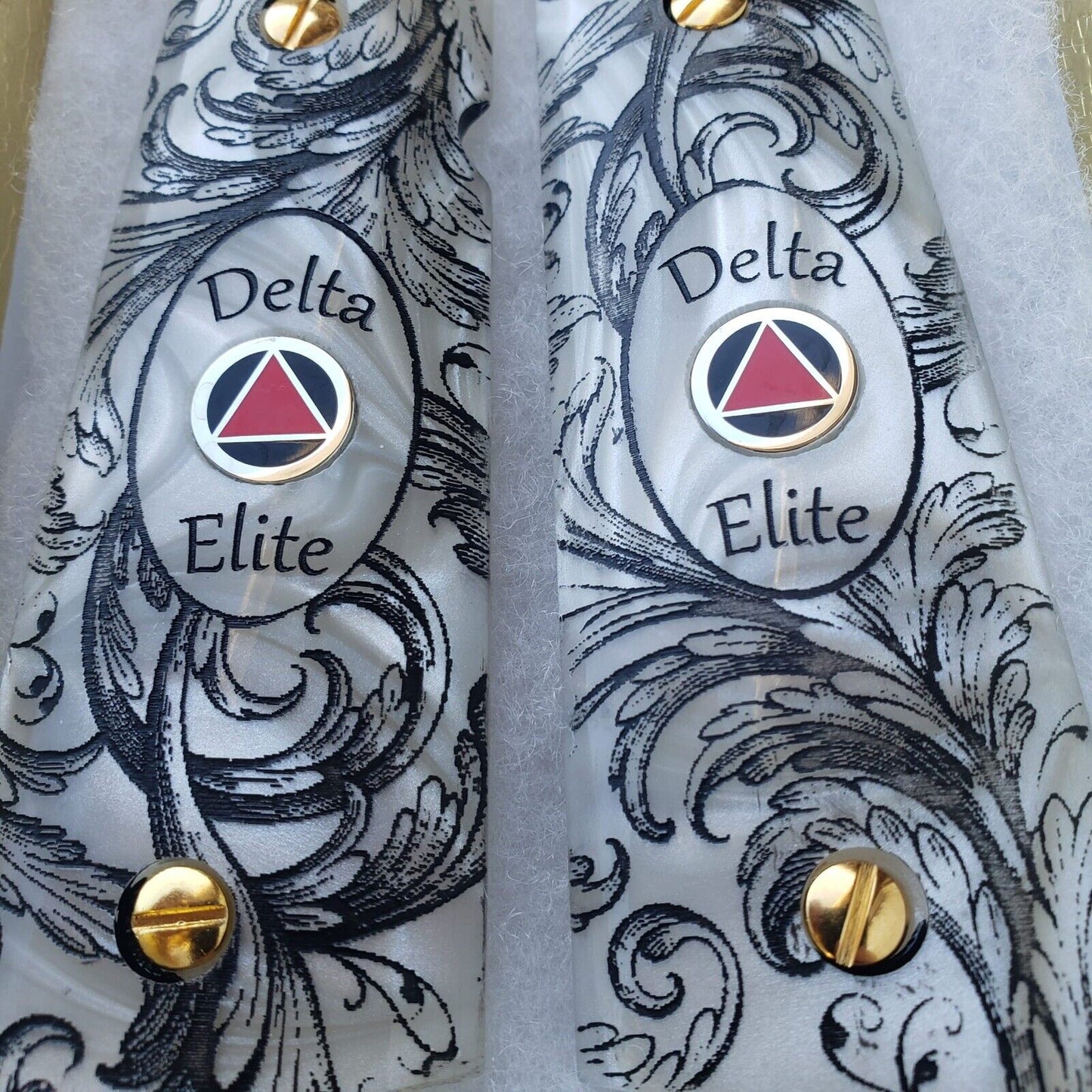 1911 Pearl Laser Engraved Delta Elite Medallion Gold Cup 10mm Grips