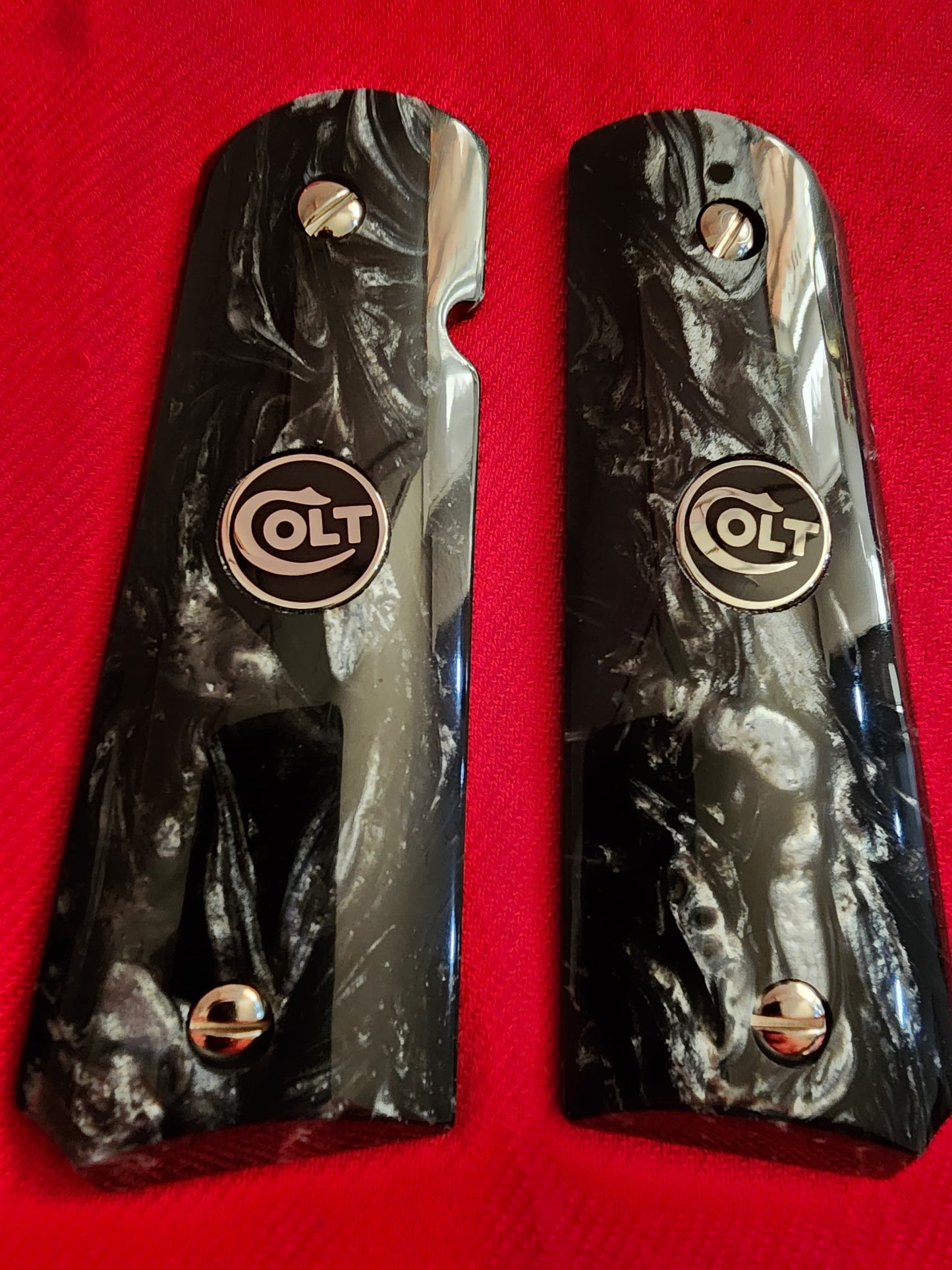 Colt 1911 Black Pearlite Grips – Silver Medallion Inlay