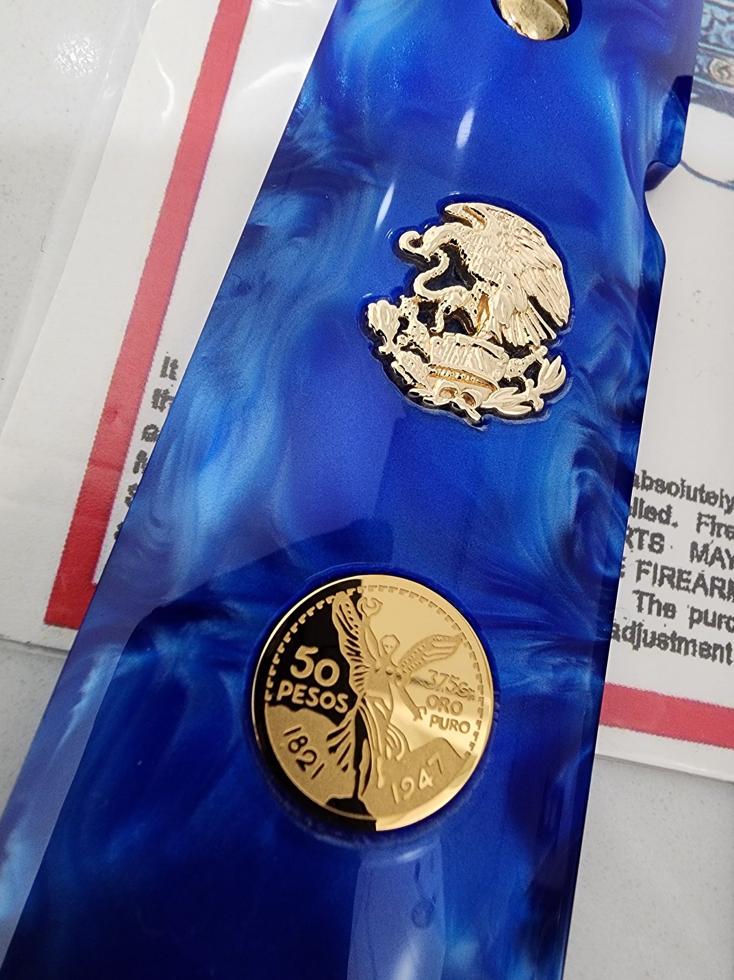 1911 Grips – Royal Swirl Blue Pearl with 24k Gold Plated Mexican Eagle and Mini Centenario Emblems (24k Gold Screws)
