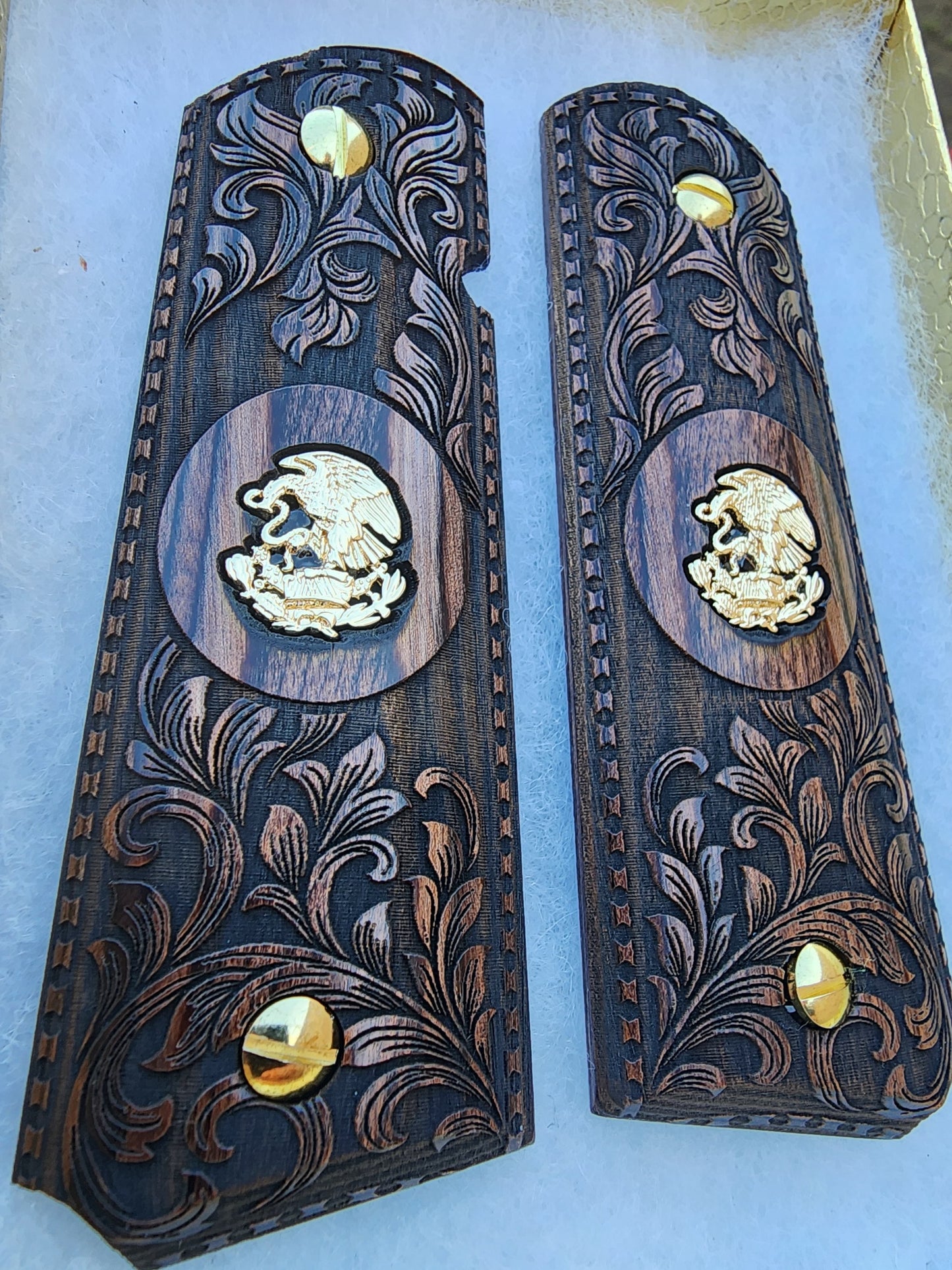 Custom Engraved 1911 Pistol Grips Mexican Eagle Medallion Walnut Wood Gold Plated Screws