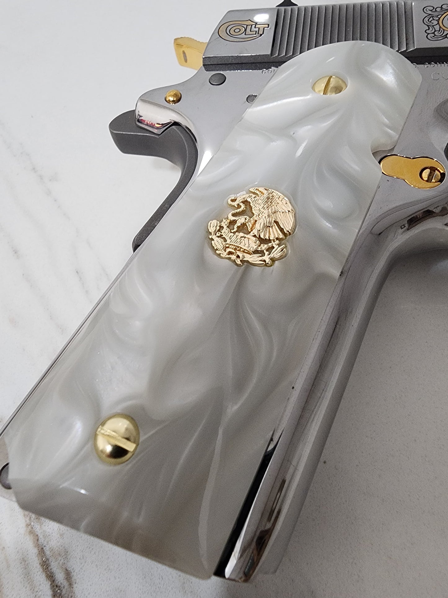 1911 Grips – White Pearl with 24k Gold Plated Mexican Eagle Emblems (24k Gold Screws)