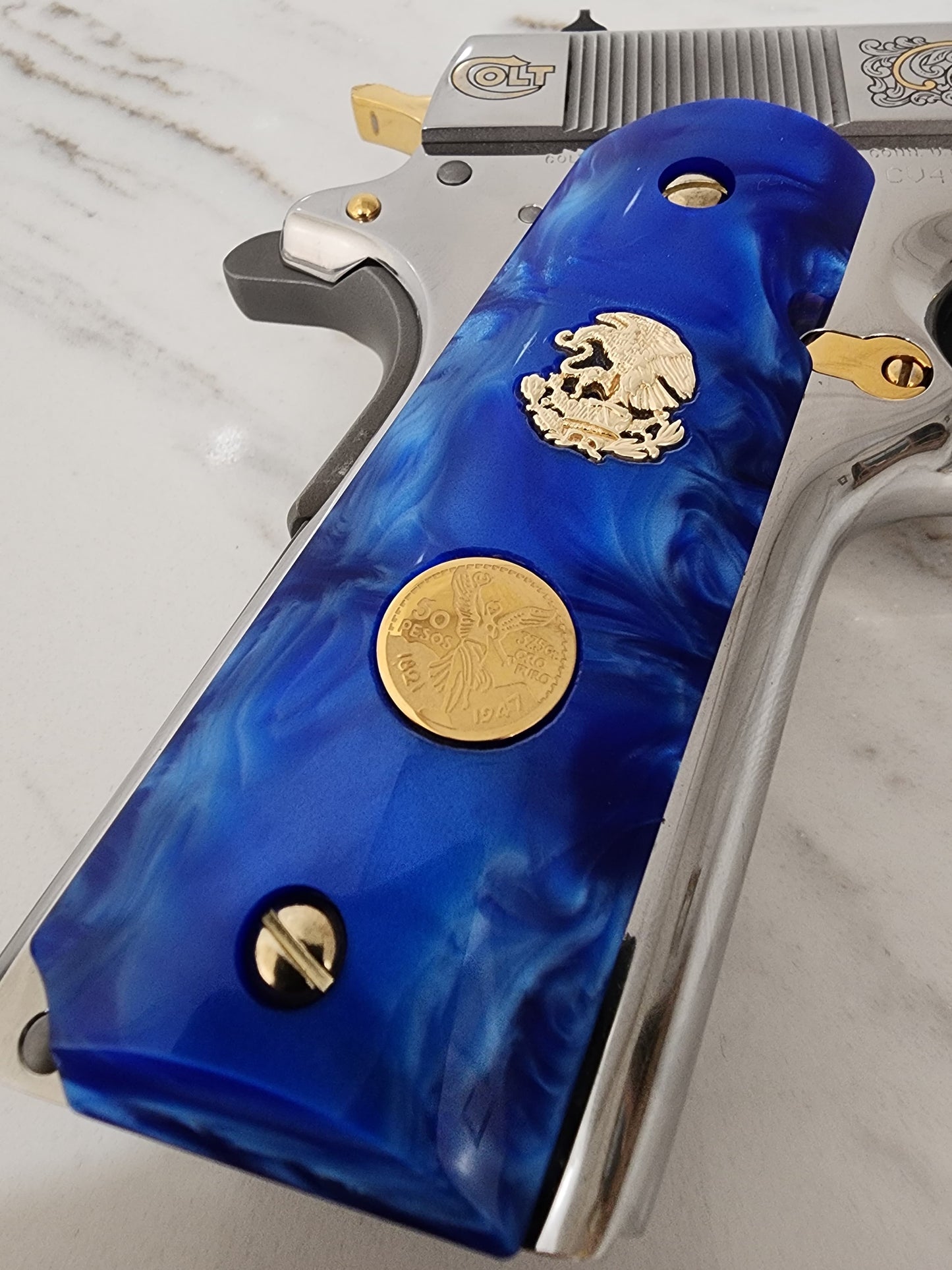 1911 Grips – Royal Swirl Blue Pearl with 24k Gold Plated Mexican Eagle and Mini Centenario Emblems (24k Gold Screws)
