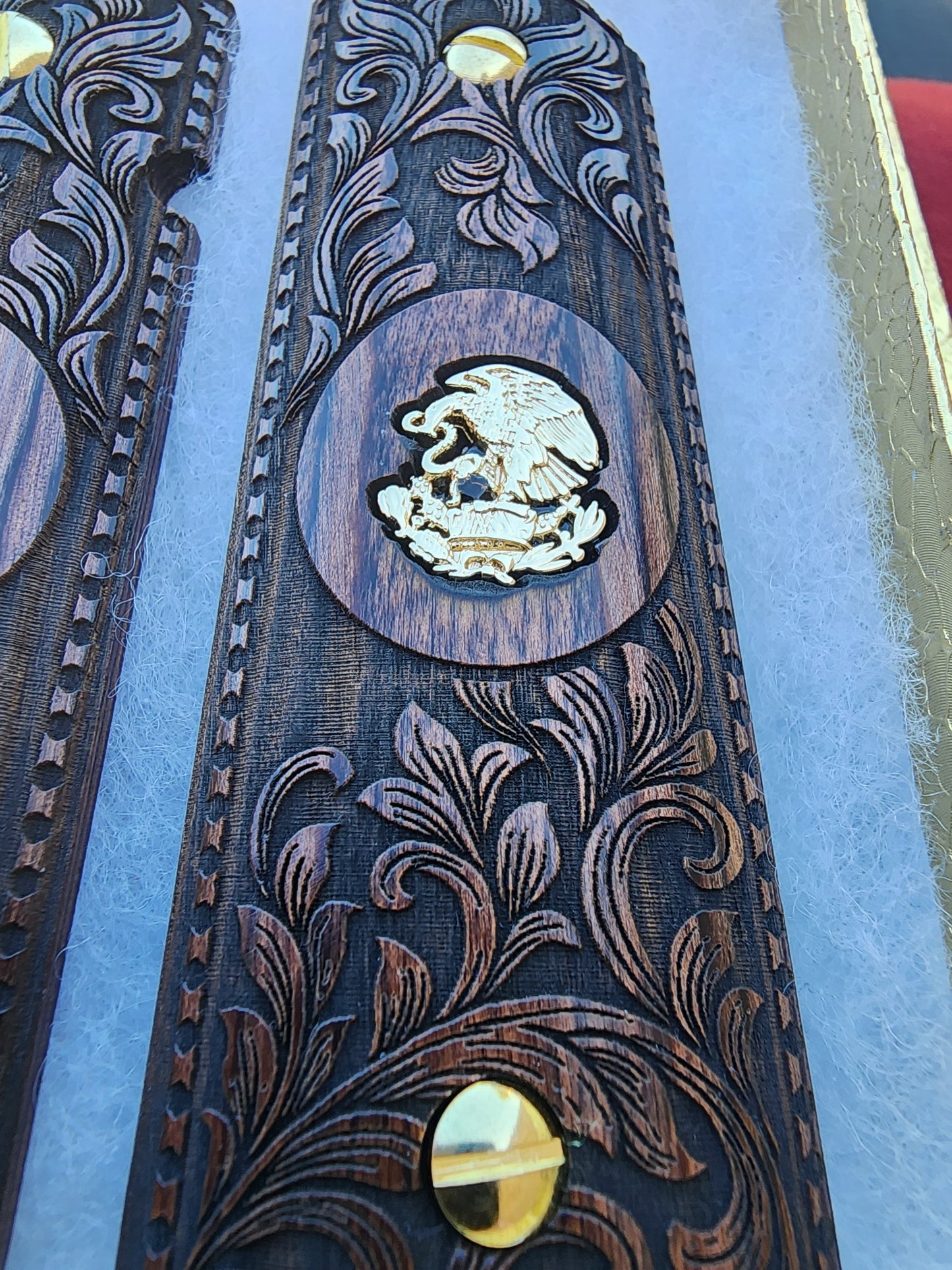 Custom Engraved 1911 Pistol Grips Mexican Eagle Medallion Walnut Wood Gold Plated Screws