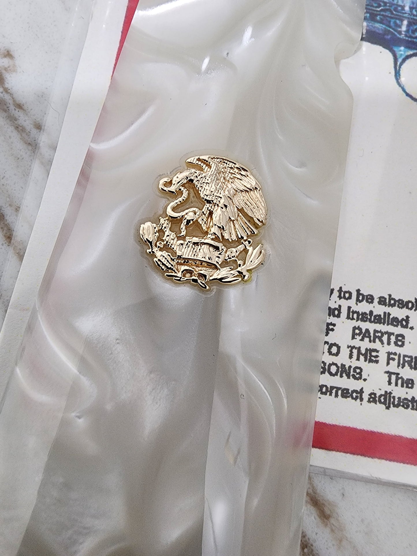 1911 Grips – White Pearl with 24k Gold Plated Mexican Eagle Emblems (24k Gold Screws)
