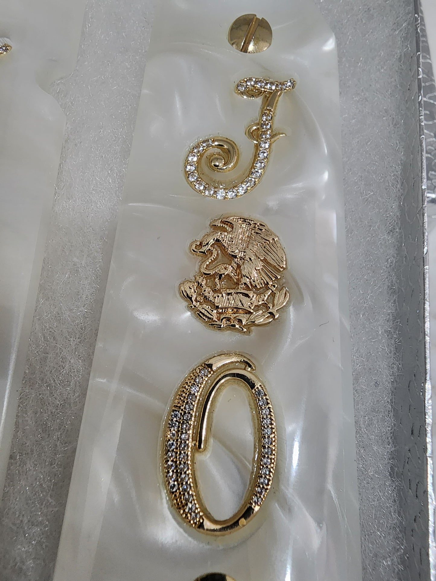 1911 White Pearlite Grips with Gold Plated Mexican Eagle, CZ Crystal “J” & “O” Initials – Fits Full Size Government & Commander 1911 .45 ACP / .38 Super