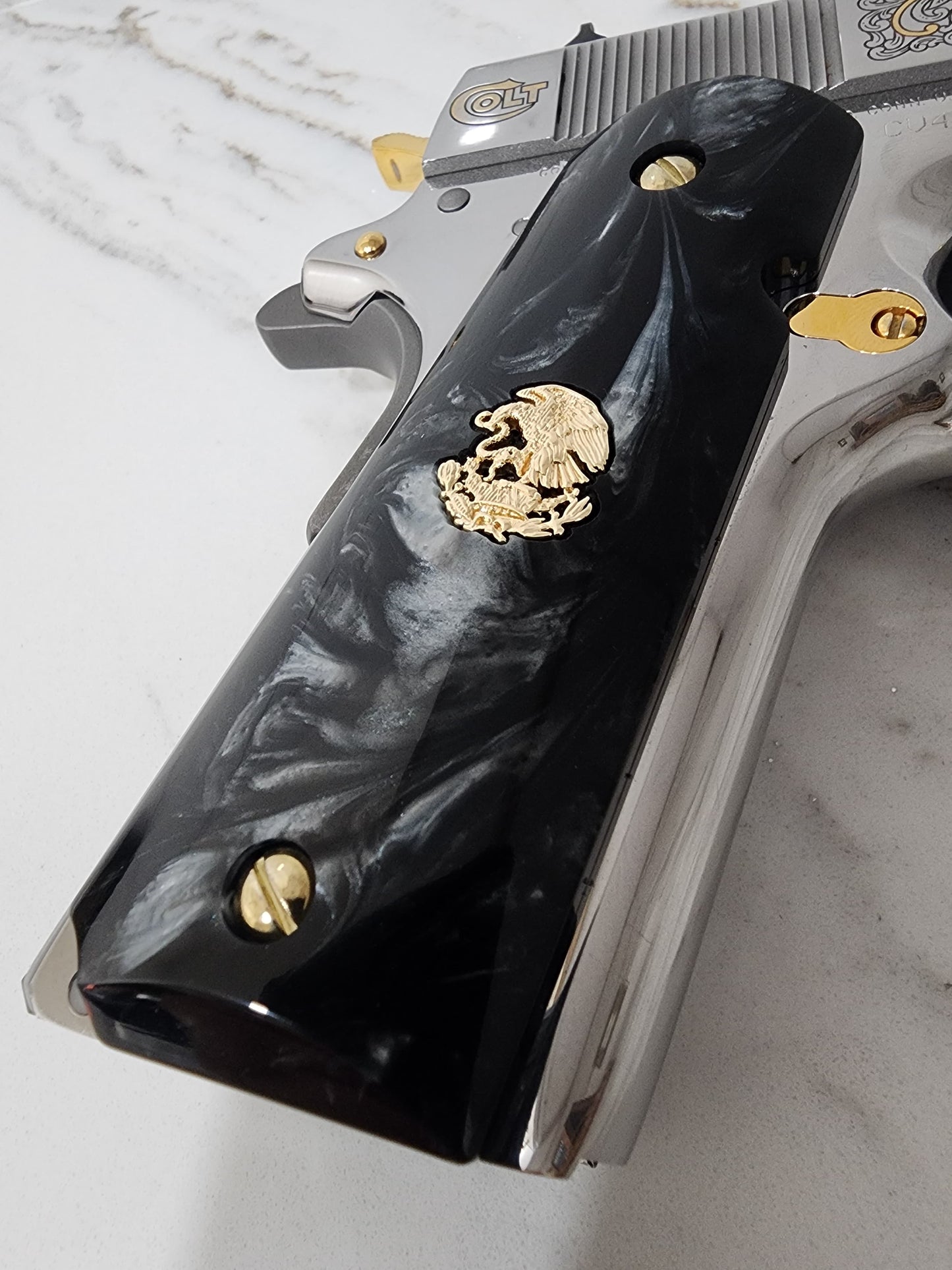 1911 Grips – Black Pearl with 24k Gold Plated Mexican Eagle Emblems (24k Gold Screws)