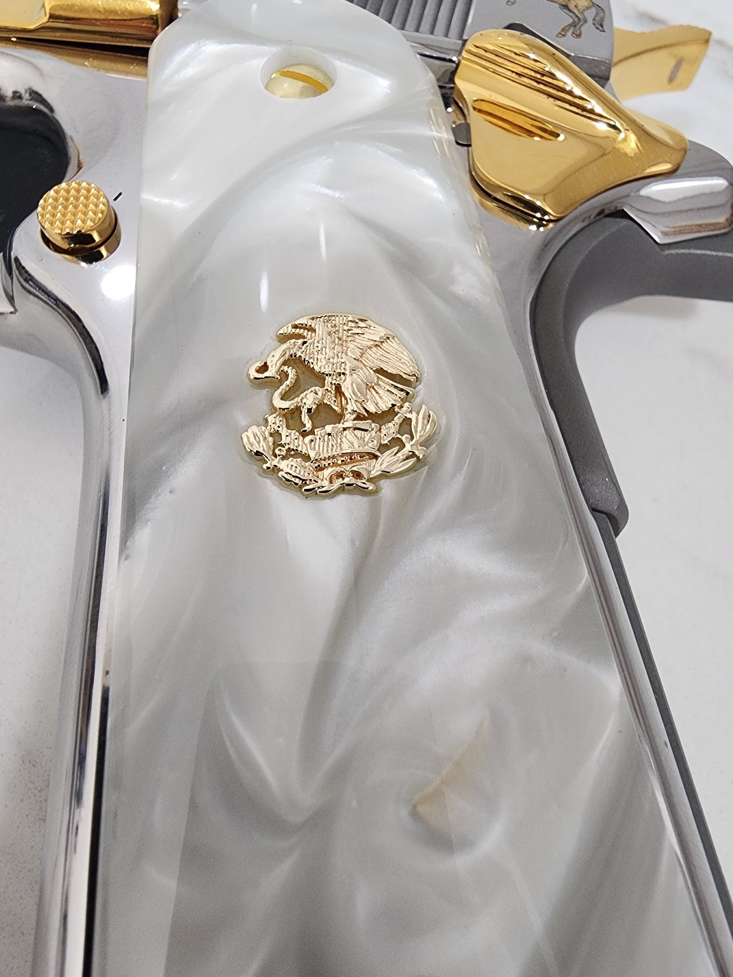 1911 Grips – White Pearl with 24k Gold Plated Mexican Eagle Emblems (24k Gold Screws)